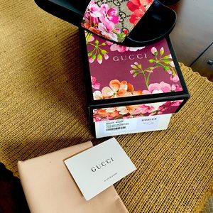 Gucci womens slides ,size 5